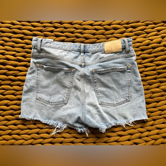 Everlane The Cheeky Short - Picture 5 of 5